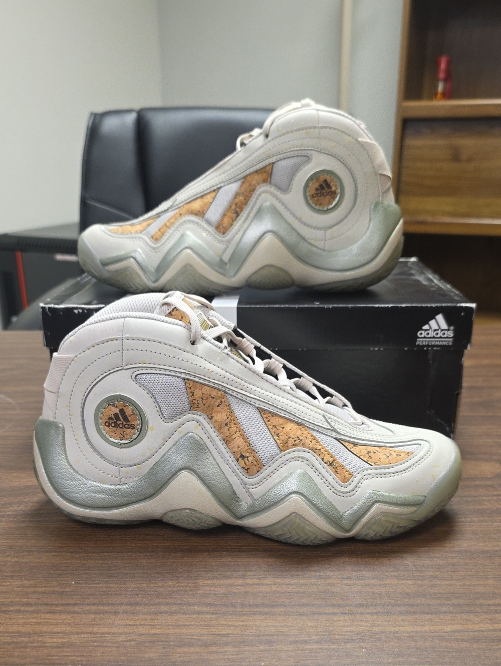 Adidas Kobe "Crazy 97" Dust Cork AQ8566 Men's 8.5/ Women's 10 NEW